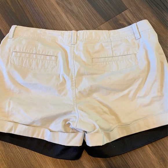 Set of Women’s Fashion Shorts - Picture 4 of 6